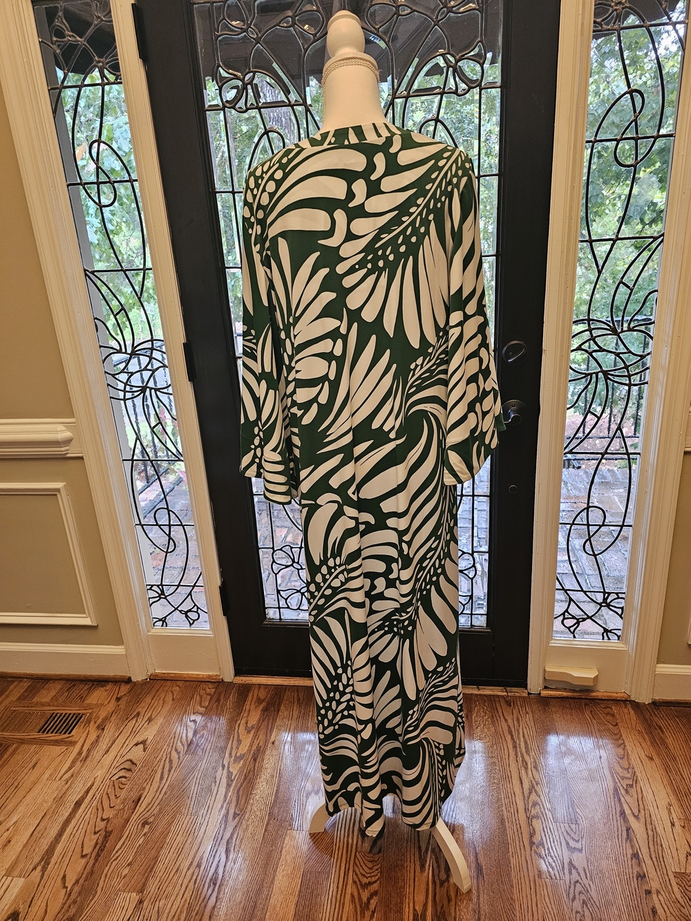 Chico's Green and White V-Neck Maxi Dress with Bold Leaf Print - Picture 3 of 3